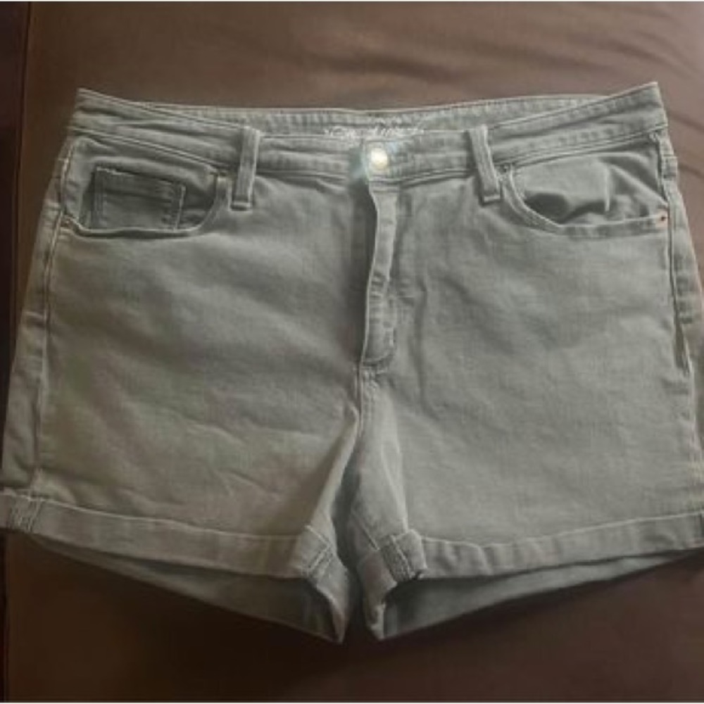 Universal Thread Shorts